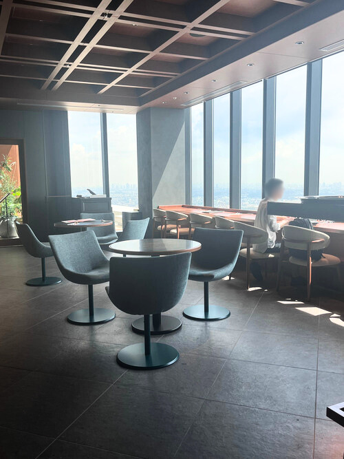 sky lounge cafe & bar mequ　店内