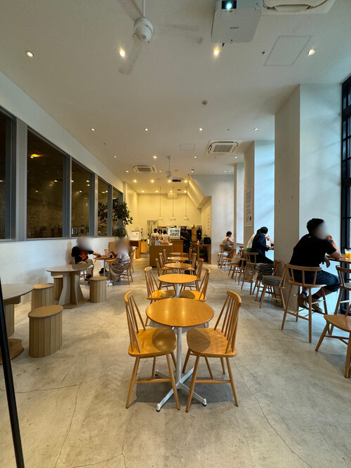 haishop cafe　横浜　店内